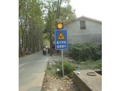 吴忠市公路太阳能黄闪灯 led交通警示灯 交通设施价格图3